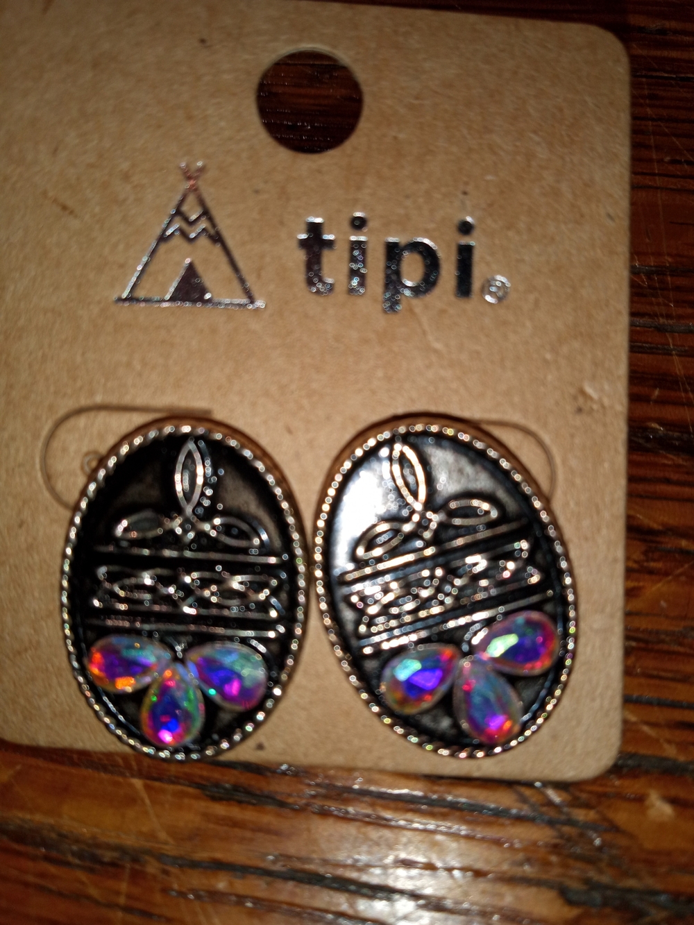 Tipi Black Oval Earrings with Iridescent Teardrop Stones